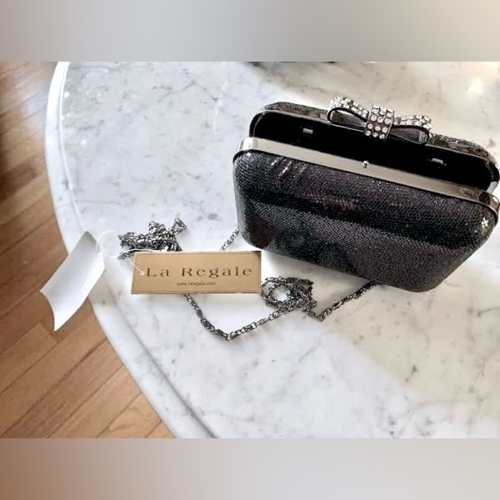 La Regale Black Sparkly Clutch Purse w/ Bow Design **NEW w/ TAGS!!🎁👛🖤💫**